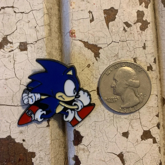 Brand new Sonic the Hedgehog inspired enamel pin - Picture 2 of 3